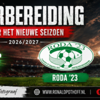 Banner van de voorbereidingswedstrijd RKDES tegen RODA '23 voor het seizoen 2026/2027, vastgelegd door sportfotograaf Ronald Pothoff.